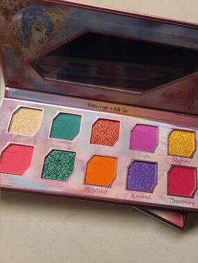 Oden's Eye X Betty Jean Eyeshadow  - PLANET SPIRIT PALETTE